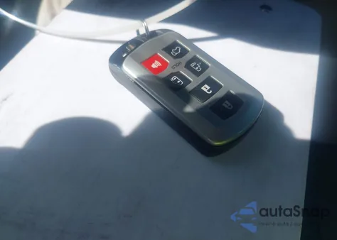 2018 Toyota Sienna Xle 8 Passenger from USA, damaged, VIN 5TDYZ3DC3JS932304